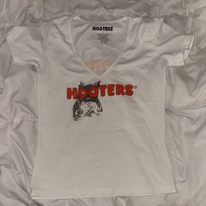 Hooters Tee in White and Orange